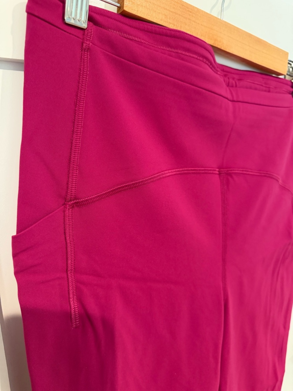 lululemon athletica Magenta Capris Leggings - Picture 3 of 9